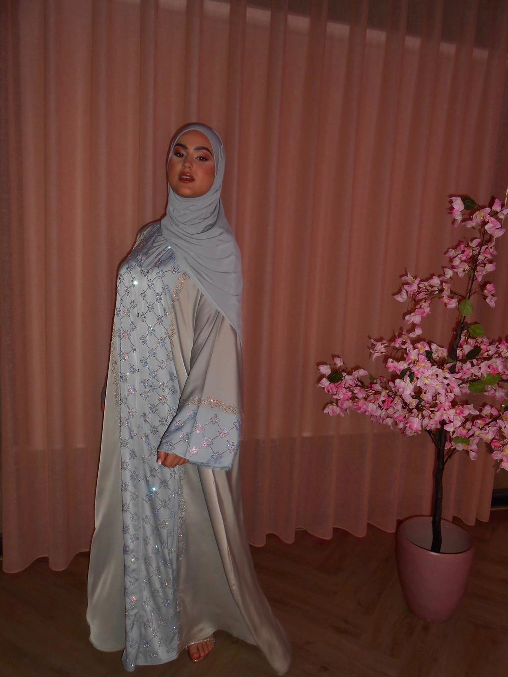 Satin abaya