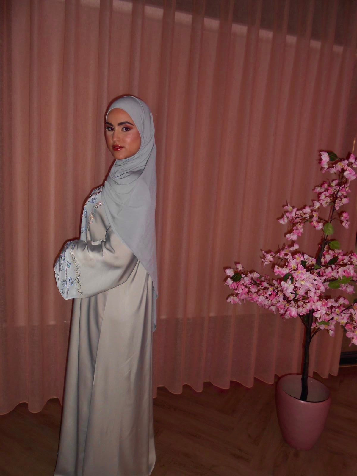 Satin abaya